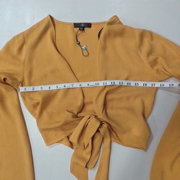 NWT Missguided Cropped Front-Tie blouse in Mustard Color - Picture 4 of 8